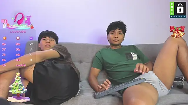 Snapshot of _Ottis_ chatting on December 2025 03:02:02 AM Ottis online show from December 2025 03:02:02 AM