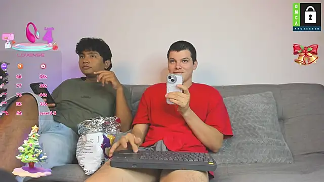 Snapshot of _Ottis_ chatting on December 2025 04:32:01 AM Ottis online show from December 2025 04:32:01 AM