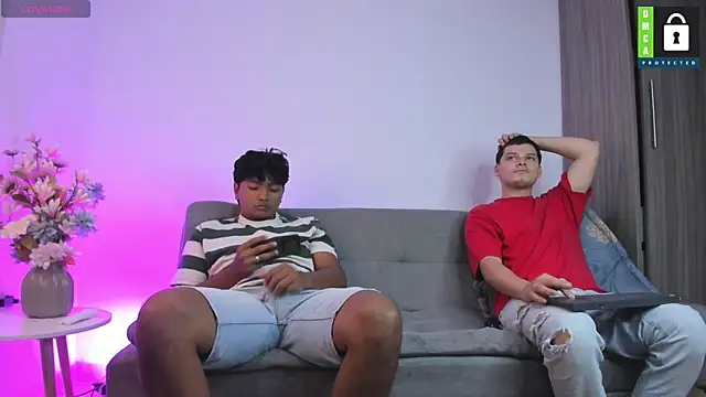 Snapshot of _Ottis_ chatting on January 2026 12:46:02 AM Ottis online show from January 2026 12:46:02 AM