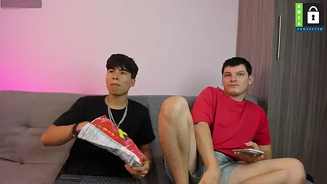 Snapshot of _Ottis_ chatting on January 2026 12:16:01 AM Ottis online show from January 2026 12:16:01 AM