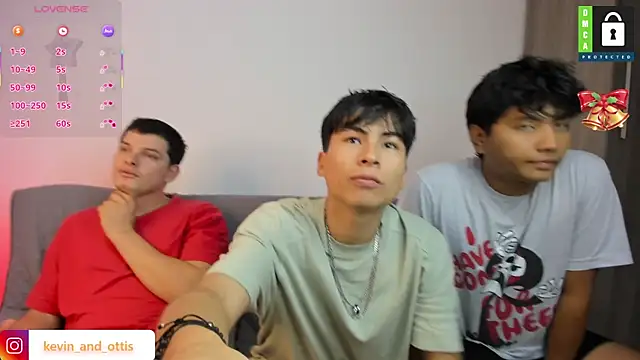 Snapshot of _Ottis_ chatting on January 2026 09:42:01 PM Ottis online show from January 2026 09:42:01 PM