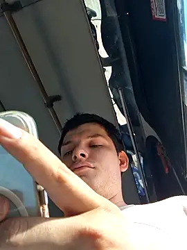 Snapshot of _Ottis_ chatting on February 2026 07:41:02 PM Ottis online show from February 2026 07:41:02 PM