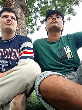 Snapshot of _Ottis_ chatting on February 2026 04:21:02 PM Ottis online show from February 2026 04:21:02 PM