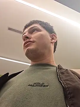 Snapshot of _Ottis_ chatting on February 2026 04:43:01 PM Ottis online show from February 2026 04:43:01 PM