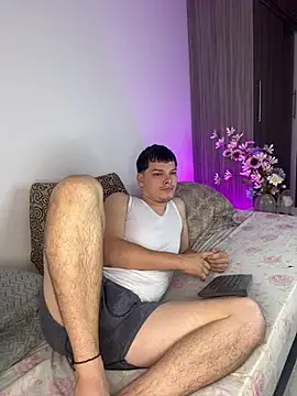 Snapshot of _Ottis_ chatting on February 2026 01:15:01 PM Ottis online show from February 2026 01:15:01 PM