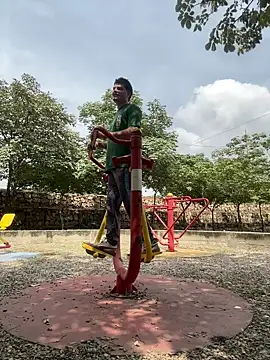 Snapshot of _Ottis_ chatting on February 2026 03:31:01 PM Ottis online show from February 2026 03:31:01 PM