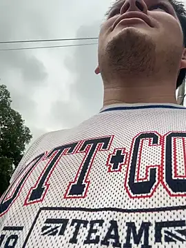 Snapshot of _Ottis_ chatting on February 2026 01:41:02 PM Ottis online show from February 2026 01:41:02 PM