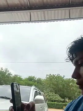 Snapshot of _Ottis_ chatting on February 2026 12:56:02 PM Ottis online show from February 2026 12:56:02 PM