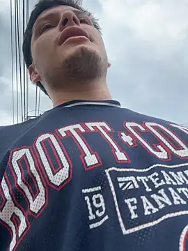 Snapshot of _Ottis_ chatting on February 2026 01:11:01 PM Ottis online show from February 2026 01:11:01 PM