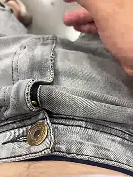 Snapshot of _Ottis_ chatting on February 2026 03:02:01 PM Ottis online show from February 2026 03:02:01 PM