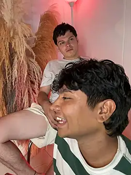 Snapshot of _Ottis_ chatting on February 2026 02:53:02 AM Ottis online show from February 2026 02:53:02 AM