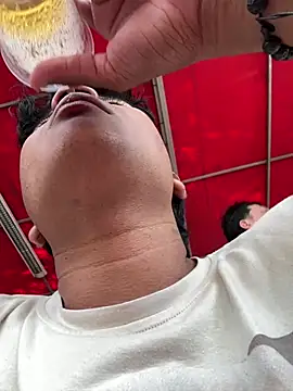 Snapshot of _Ottis_ chatting on February 2026 01:32:02 PM Ottis online show from February 2026 01:32:02 PM