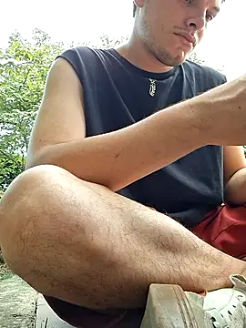 Snapshot of _Ottis_ chatting on March 2026 05:20:01 PM Ottis online show from March 2026 05:20:01 PM