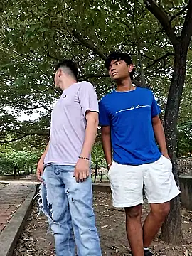 Snapshot of _Ottis_ chatting on March 2026 07:40:01 PM Ottis online show from March 2026 07:40:01 PM