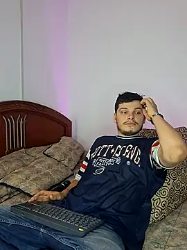 Snapshot of _Ottis_ chatting on April 2026 02:09:02 AM Ottis online show from April 2026 02:09:02 AM