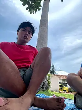 Snapshot of _Ottis_ chatting on April 2026 03:50:02 PM Ottis online show from April 2026 03:50:02 PM