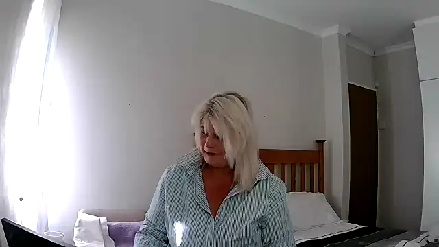 Miahotmilf online show from December 2024 03:26:01 PM