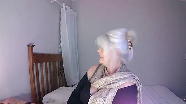 Miahotmilf online show from January 2025 06:50:01 PM