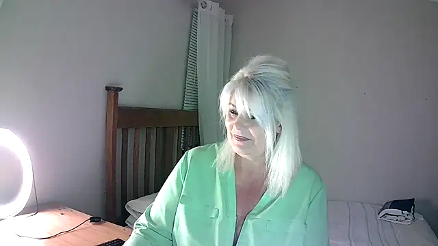 Miahotmilf online show from February 2025 07:11:01 PM