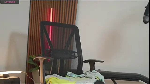 Deiv SW1 online show from March 2025 04:33:01 PM