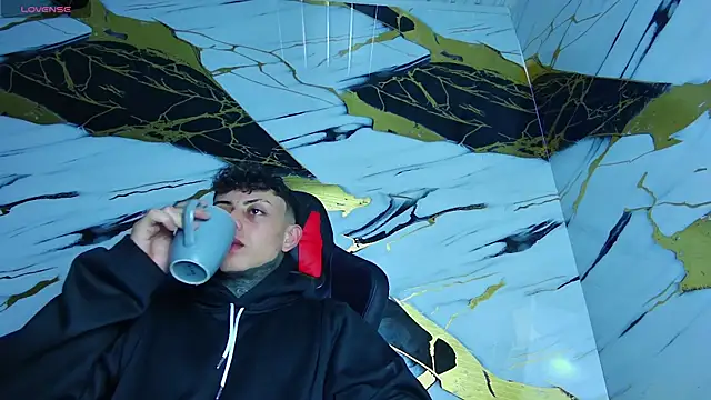 Kevin22 222 online show from March 2025 01:37:02 AM