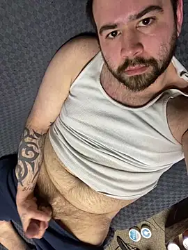 Snapshot of bighung1990 chatting on February 2026 04:35:02 AM bighung1990 online show from February 2026 04:35:02 AM