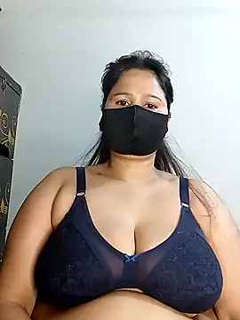 Snapshot of Tishani chatting on January 2025 11:53:02 PM Tishani online show from January 2025 11:53:02 PM