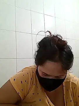 Snapshot of Tishani chatting on January 2025 09:35:02 PM Tishani online show from January 2025 09:35:02 PM