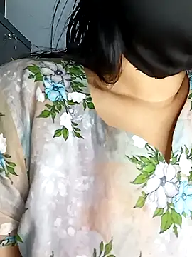 Snapshot of Tishani chatting on January 2025 12:22:01 PM Tishani online show from January 2025 12:22:01 PM