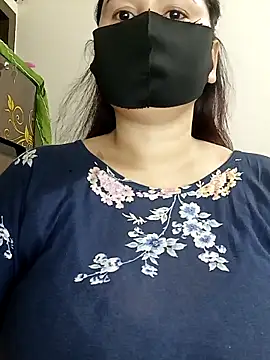 Snapshot of Tishani chatting on September 2025 12:59:01 AM Tishani online show from September 2025 12:59:01 AM