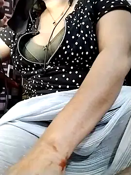 Snapshot of Tishani chatting on October 2025 09:38:01 PM Tishani online show from October 2025 09:38:01 PM