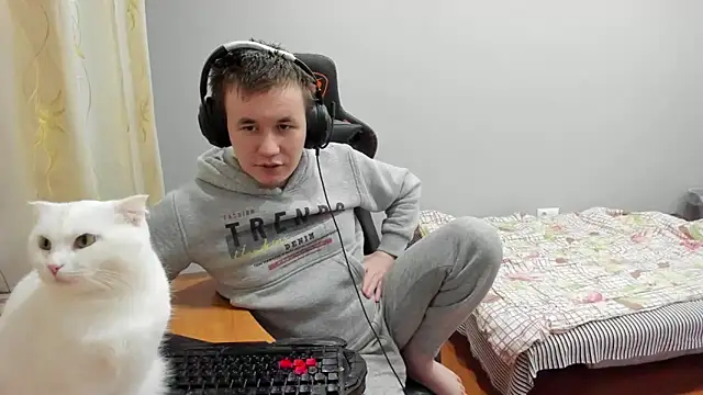 iliaskrislove online show from November 2025 01:37:02 PM