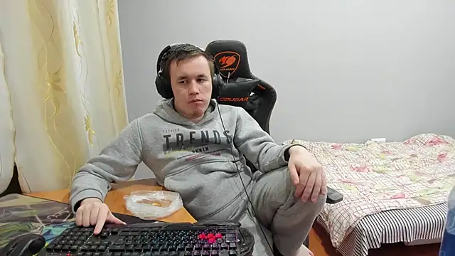 iliaskrislove online show from December 2025 04:23:02 PM