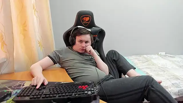 iliaskrislove online show from March 2026 01:30:01 PM