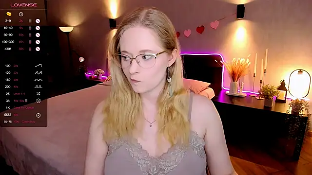 Aemilia  online show from November 2025 08:25:02 AM