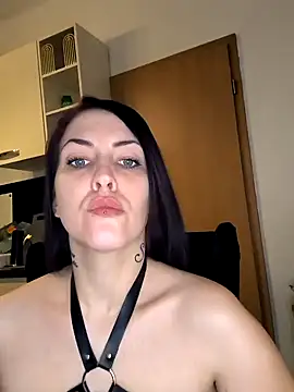 Snapshot of Linalicious chatting on December 2024 05:26:01 PM Linalicious online show from December 2024 05:26:01 PM