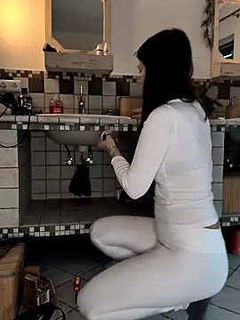 Snapshot of Linalicious chatting on February 2025 10:58:02 AM Linalicious online show from February 2025 10:58:02 AM