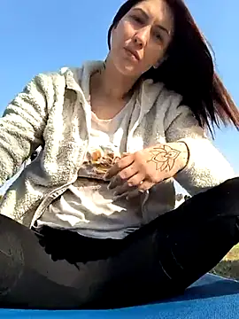 Snapshot of Linalicious chatting on March 2025 01:21:01 PM Linalicious online show from March 2025 01:21:01 PM