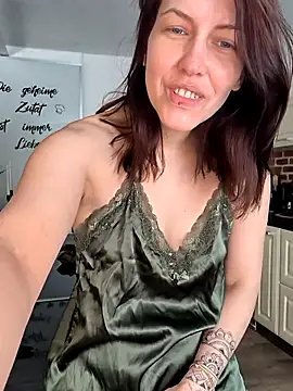 Snapshot of Linalicious chatting on March 2025 08:18:01 AM Linalicious online show from March 2025 08:18:01 AM