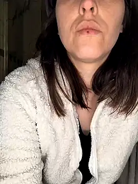 Snapshot of Linalicious chatting on March 2025 05:42:02 PM Linalicious online show from March 2025 05:42:02 PM