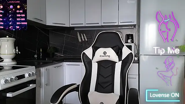 Strip-Lady online show from March 2025 02:45:01 AM