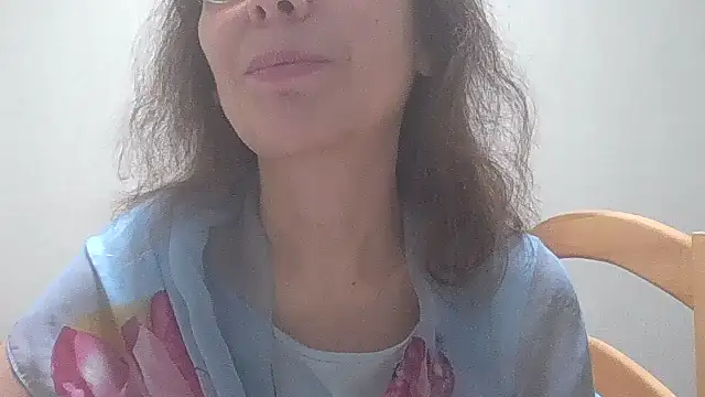 Snapshot of HollyJewel chatting on December 2024 06:24:02 PM HollyJewel online show from December 2024 06:24:02 PM