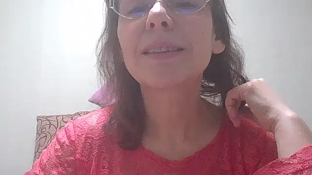 Snapshot of HollyJewel chatting on January 2025 06:03:02 PM HollyJewel online show from January 2025 06:03:02 PM