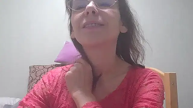 Snapshot of HollyJewel chatting on January 2025 06:10:02 PM HollyJewel online show from January 2025 06:10:02 PM