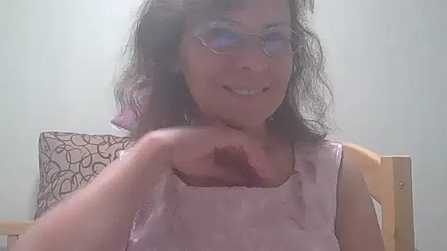 Snapshot of HollyJewel chatting on September 2025 04:08:01 PM HollyJewel online show from September 2025 04:08:01 PM