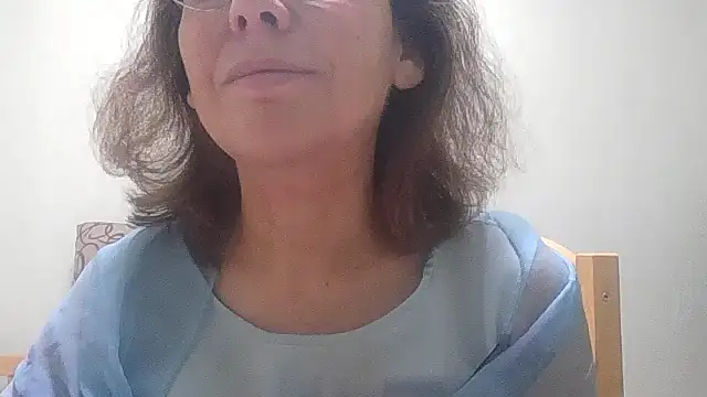 Snapshot of HollyJewel chatting on November 2025 05:14:01 PM HollyJewel online show from November 2025 05:14:01 PM