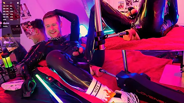 Snapshot of Fuc71 chatting on December 2024 10:55:02 PM Fuc71 online show from December 2024 10:55:02 PM