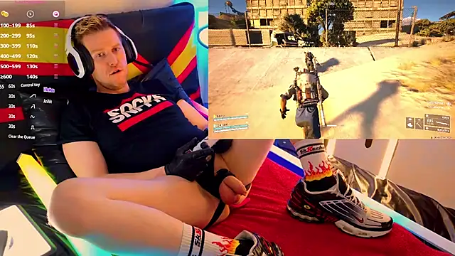 Snapshot of Fuc71 chatting on February 2026 06:33:02 PM Fuc71 online show from February 2026 06:33:02 PM