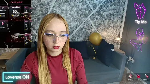 Liaroberts1 online show from August 2026 01:46:01 PM