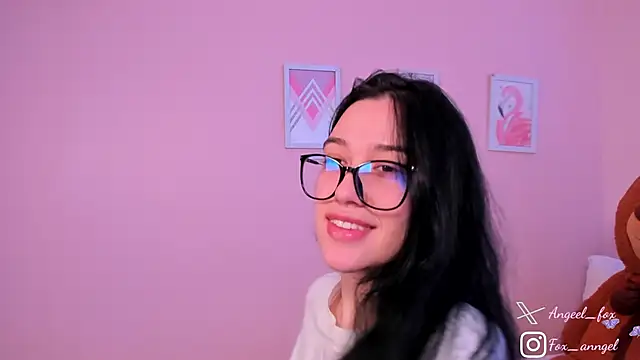 Snapshot of angeel_fox chatting on May 2026 01:45:01 AM angeel fox online show from May 2026 01:45:01 AM